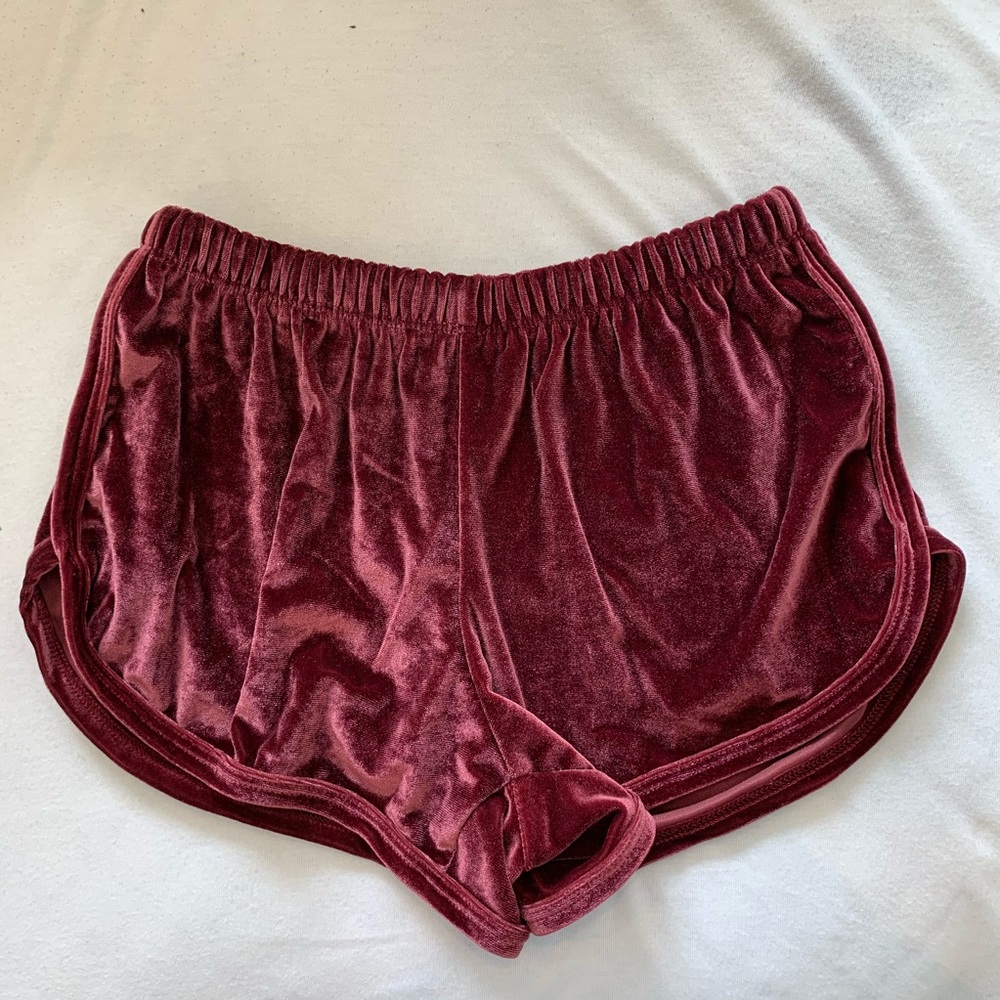 Red velvet BRANDY MELVILLE shorts
Great condition